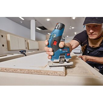  Фрезер Bosch GKF 12V-8 Professional (06016B0000) с 2-мя АКБ и кейсом 