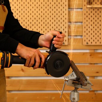  УШМ DEKO DKAG-125 (083-1064) 20В, 2*4.0Ач 