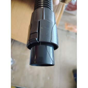  УЦ Пылесос Eurostek EVC-4511 (плохая упаковка, трещина на креплении шланга) 