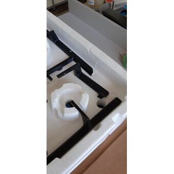  УЦ Варочная поверхность BEKO HILW 64225 S (отломан угол чугунной подставки для посуды, скол) 