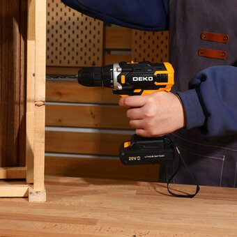  Дрель-шуруповерт DEKO Banger 20V One+ (083-1043) 20В, 2х1.5Ач 