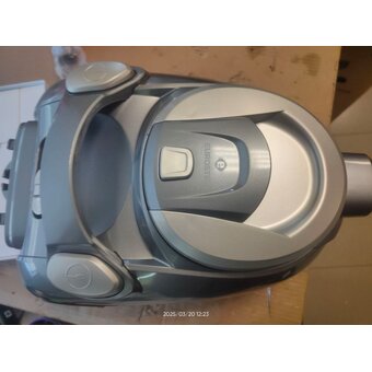  УЦ Пылесос EUROSTEK EVC-3011 (плохая упаковка, дефекты литья на пластике) 