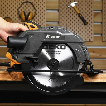  Пила циркулярная Deko CS2500-D (083-1102) 