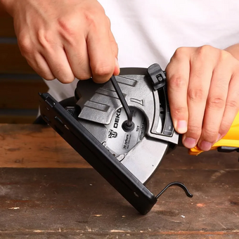  Пила циркулярная Deko CS1050-D (083-1103) кейс 