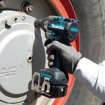  Гайковерт Makita DTW700RF1J 