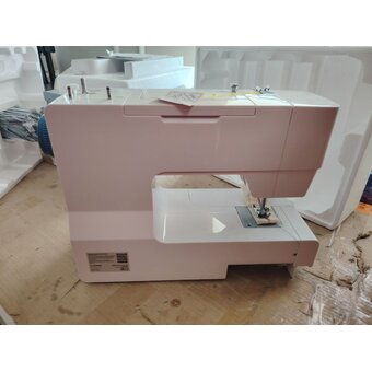  УЦ Швейная машина Comfort 2010T белый/синий (плохая упаковка, нет шпулек, иглотвертки, пластины, вспарывателя, лапок, направляющих) 