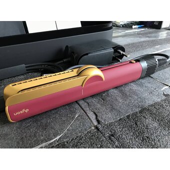 УЦ Выпрямитель Dyson Airstrait HT01 Red velvet/Gold HK (Царапины, потёртости) 