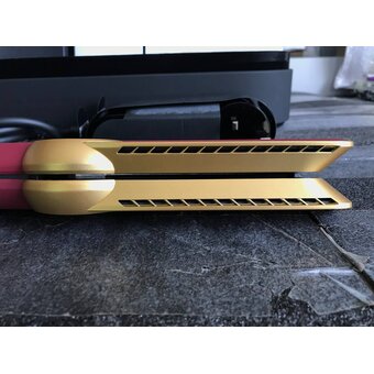  УЦ Выпрямитель Dyson Airstrait HT01 Red velvet/Gold HK (Царапины, потёртости) 