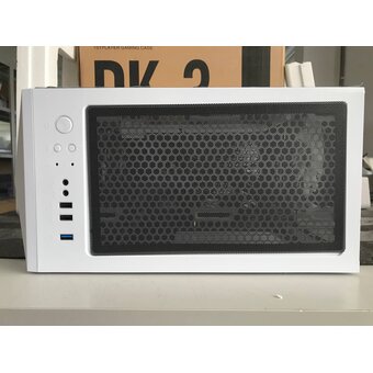  УЦ Корпус 1stPlayer DK-3 White ATX, tempered glass/3x120mm LED fans inc./DK-3-WH-3G6 (замятие корпуса в нижней части) 