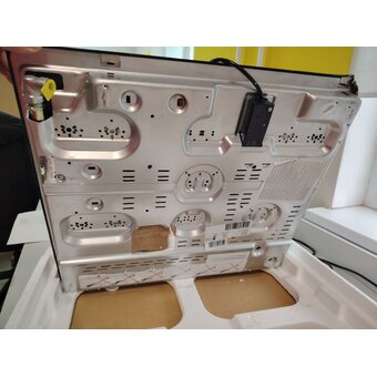  УЦ Варочная поверхность Indesit THPM 641 W/BK/I черный (плохая упаковка, вмятина на углу со сколом эмали, перекошена одна решетка) 