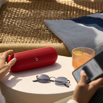  Портативная колонка Beats Pill красный 