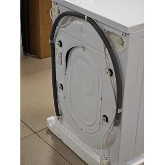  УЦ Стиральная машина Indesit IWSB 5105 белая (плохая упаковка, вмятины на корпусе) 