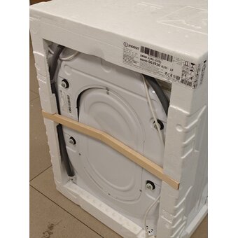  УЦ Стиральная машина Indesit IWSB 5105 белая (плохая упаковка, вмятины на корпусе) 