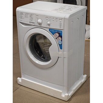  УЦ Стиральная машина Indesit IWSB 5105 белая (плохая упаковка, вмятины на корпусе) 