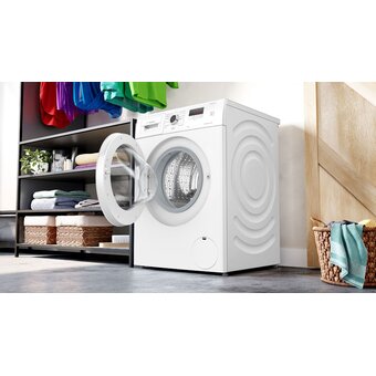  Стиральная машина Bosch WGE02200BY белый 