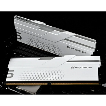  ОЗУ Acer Predator Hermes RGB (Hermes-32GB-6800-1R8-V4) (BL.9BWWR.399) 32Gb (2x16) DDR5 6800Mhz CL32 (32-45-45-108) 1.4V with Fan White 