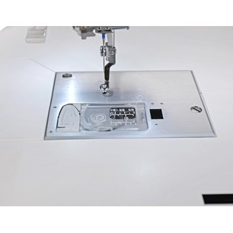  Вышивальная машина Janome Memory Craft 500E белый 